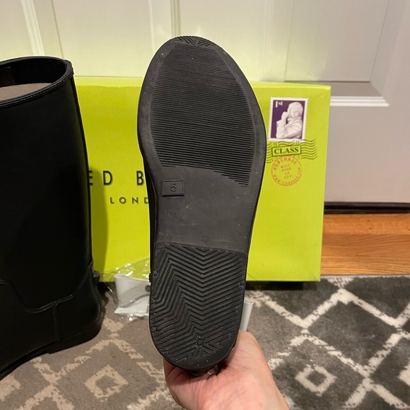 Ted baker rain boot with white ribbons. - Picture 3 of 3